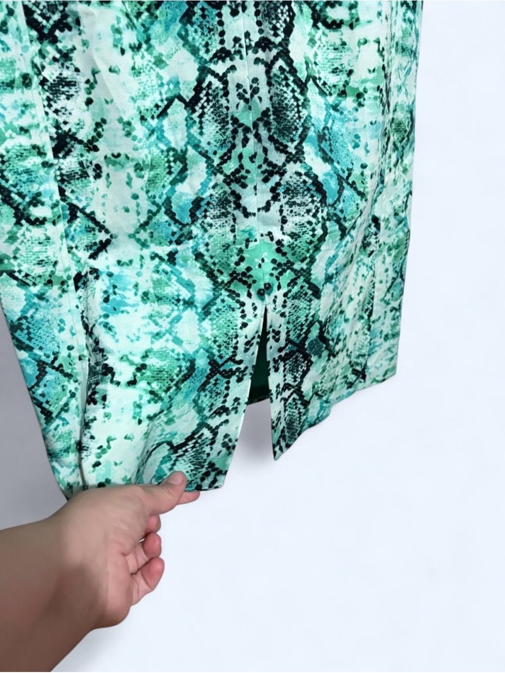 Liz Claiborne Teal and Mint Snake-Print Sheath Dress - Picture 5 of 5